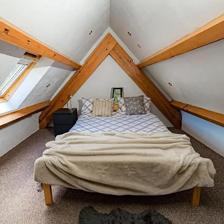 Ferry House Holidays * 뉴 로스