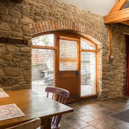 Ferry House Holidays 뉴 로스