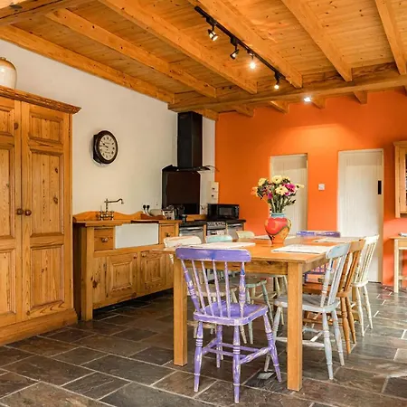 Ferry House Holidays Couette-café