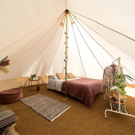 Ferry House Holidays Couette-café *