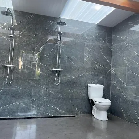 Ferry House Holidays 뉴 로스