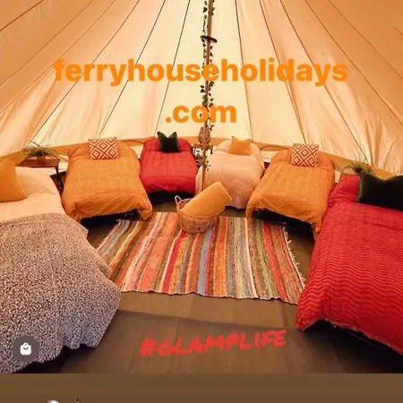 Ferry House Holidays 뉴 로스