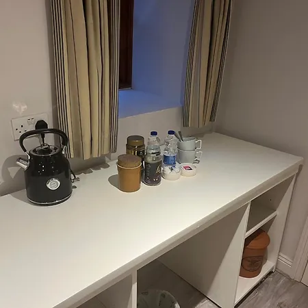 Ferry House Holidays 뉴 로스