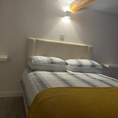 Ferry House Holidays B&B 뉴 로스